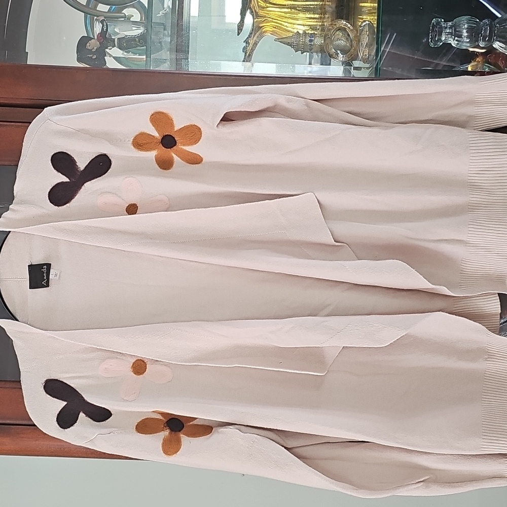 Aaeda Floral Beige Cardigan Sweater Open Folds Front  Large